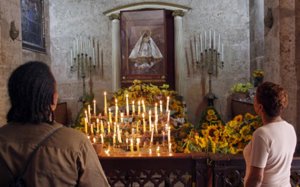 Pourquoi les catholiques prient les saints? 